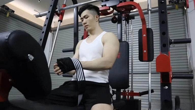 deric_DK - Jerking off in the gym