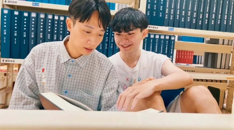 Our romantic story at the library - Vegan_Twinks x yolo_aboy